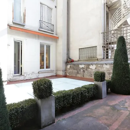 Terrace Matignon パリ